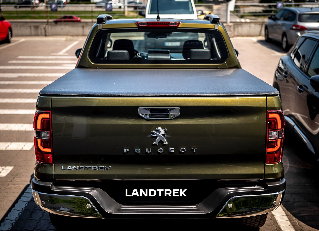 PEUGEOT Landtrek