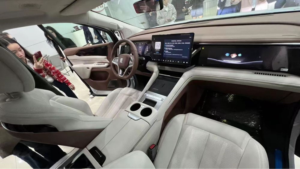 BYD M9