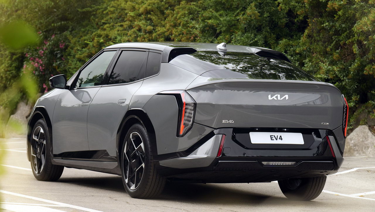 KIA EV4