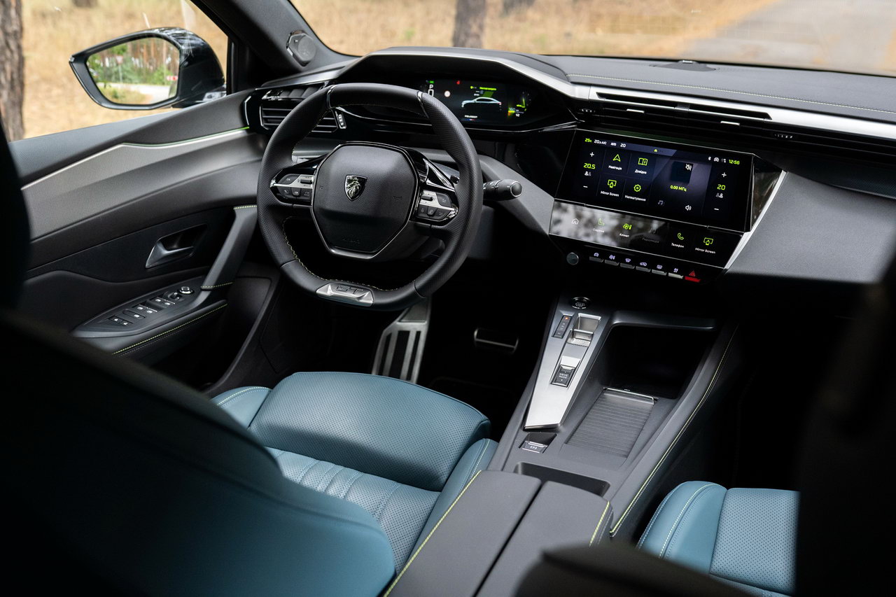 PEUGEOT 408