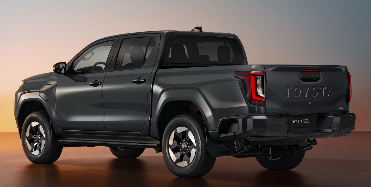 2026 TOYOTA Hilux