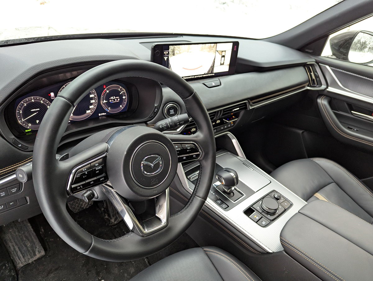 Оновлена Mazda CX-60 