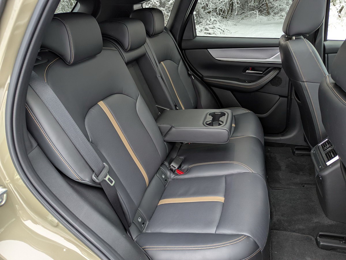 Оновлена Mazda CX-60 