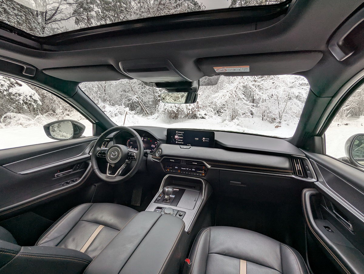 Оновлена Mazda CX-60 