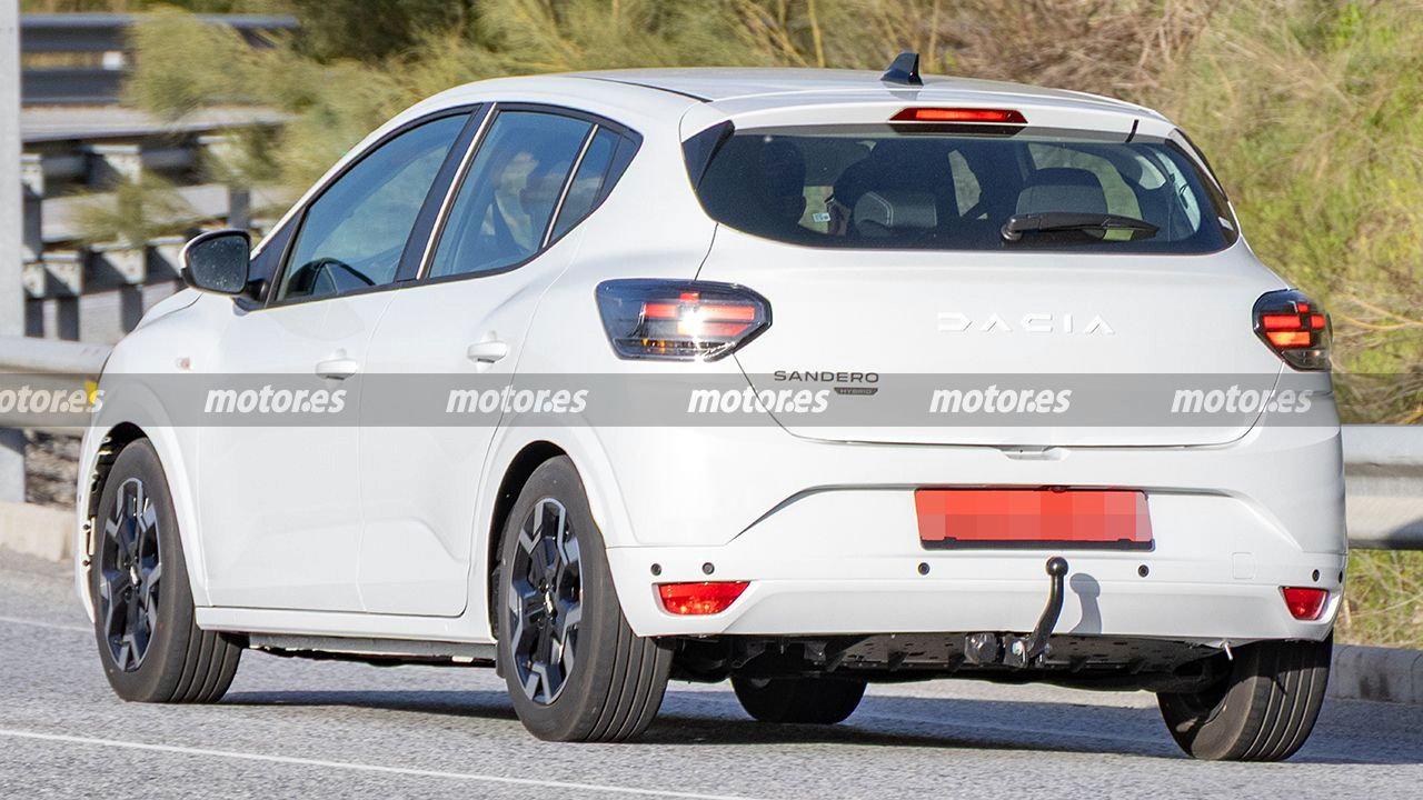 Dacia Sandero hybrid spy