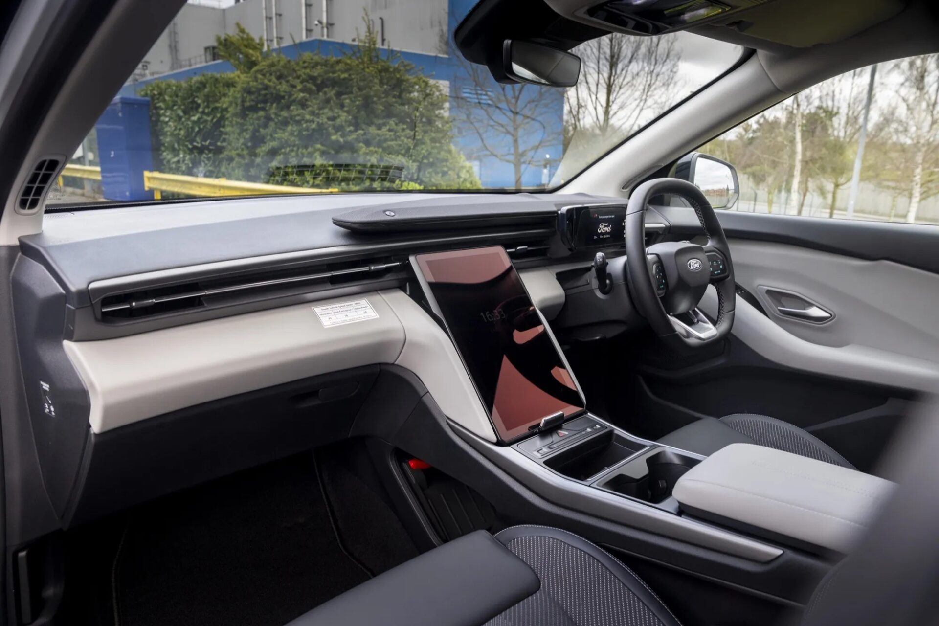 Ford Explorer Van EV