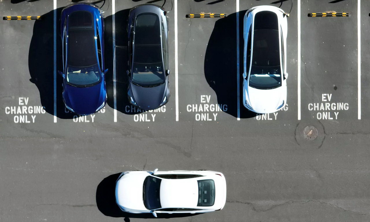 electric vehicles to fund repairs road
