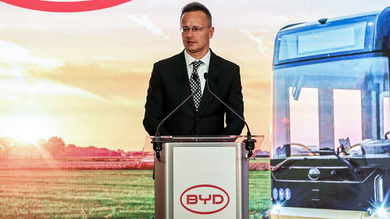 Петер Сійярто BYD