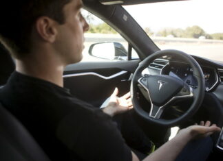 Tesla_autopilot
