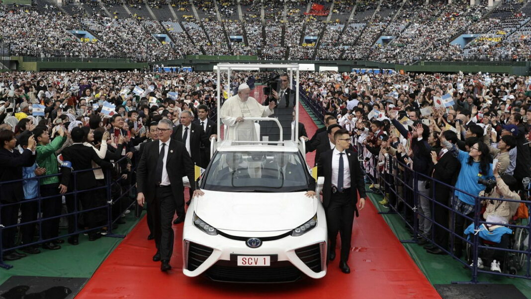 Toyota Mirai Pope