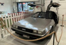 DeLorean DMC-12