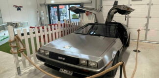DeLorean DMC-12