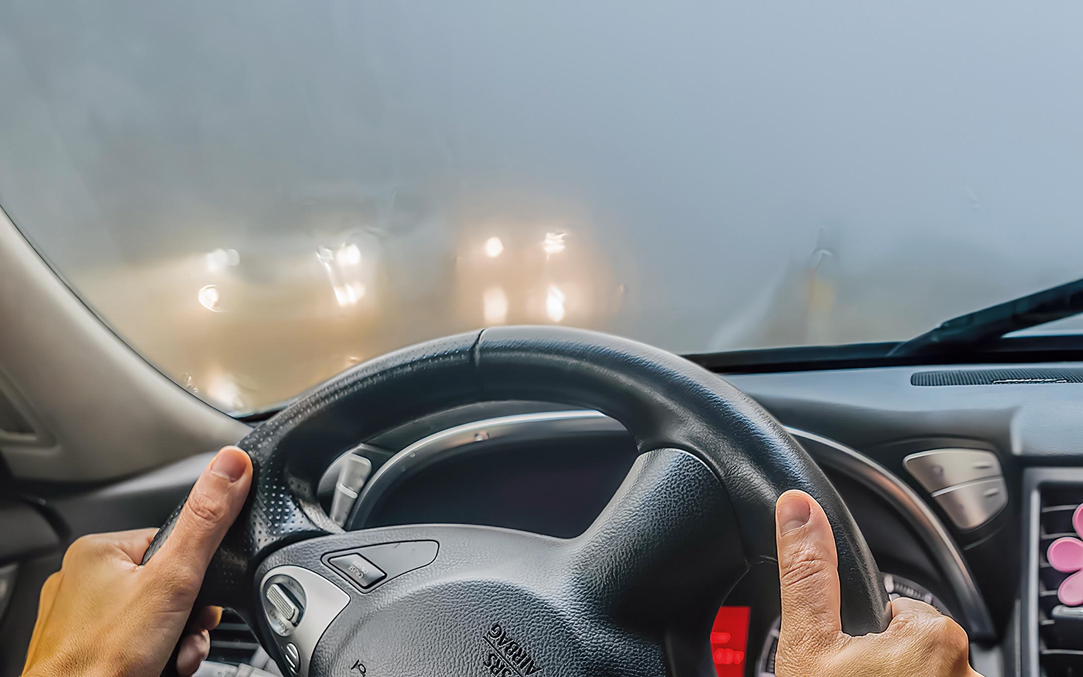 Включи сильную машину. Туман за рулем. Туман при вождении это. Управление автомобилем в туман. Вождение в условиях тумана.