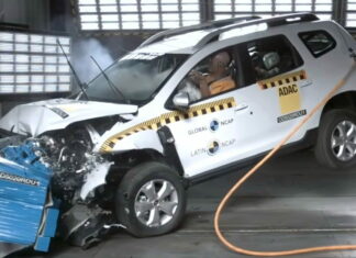 Renault Duster crash