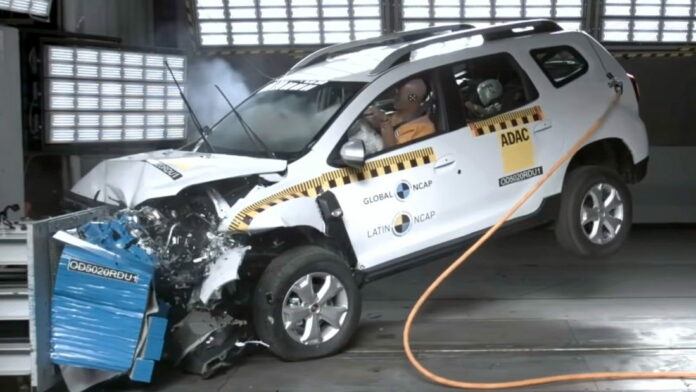 Renault Duster crash