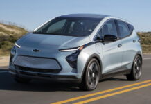 Bolt вам! Chevrolet возобновляет производство ранее пожароопасного электромобиля Chevrolet Bolt EV and EUV