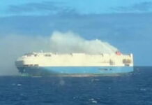 Корабль с 4000 автомобилей Porsche, Bentley и Volkswagen горит и дрейфует в Атлантике Felicity Ace