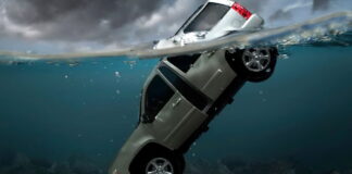 автомобіль тоне