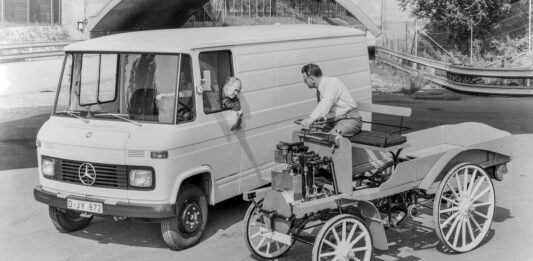 1899 Daimler Motorized Business Vehicle