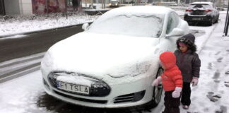Tesla Model S freezing