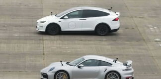 Tesla Model X Plaid vs Porsche 911 Turbo S