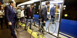 велосипед у метро