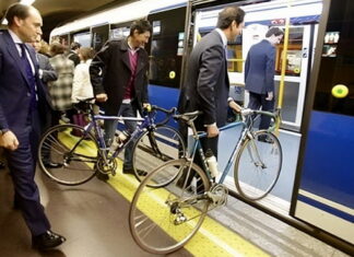 велосипед у метро