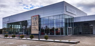 дилерський центр Toyota