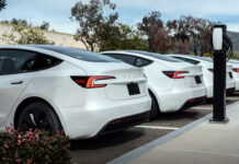 TESLAS-CHARGING
