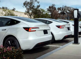 TESLAS-CHARGING