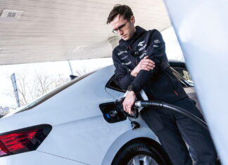 Дизельна Skoda встановила світовий рекорд з пробігу на одному баку пального Skoda Superb diesel record