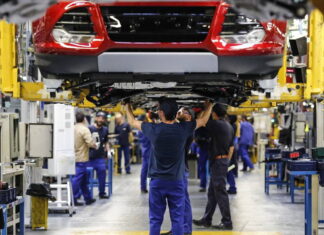 Заплатить споживач: підраховано втрати автовиробників через мита Трампа Trump tariffs