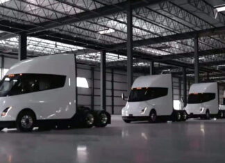 Нарешті! Перша серійна вантажівка Tesla Semi зійшла з конвеєра, відома ціна Tesla Semi