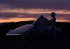 Гучна презентація, старт виробництва та ціни: Tesla представила суперкар, який вміє літати New Tesla Roadster